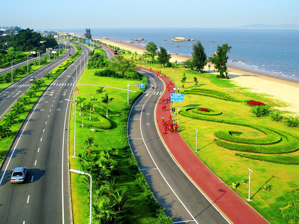 Cycling along Huandao Road