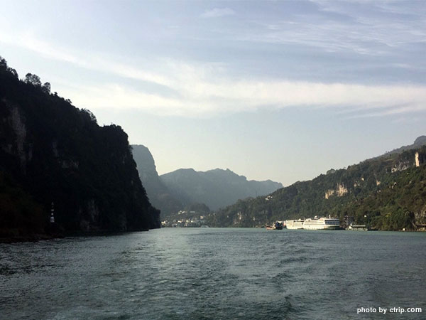 Xiling Gorge along the Yangtze River course