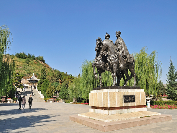 Zhaojun Tomb